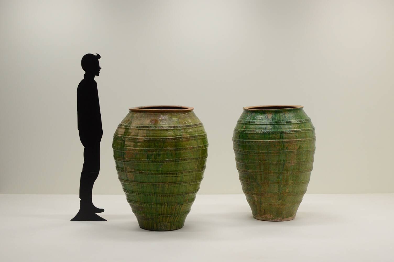 Set of 2 large early 16th century Tuscany vases, Italy.