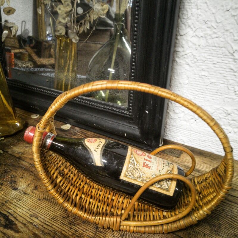 Wicker bottle basket