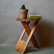 Tabouret pliant Roger Tallon en pin massif édition Sentou, années 70