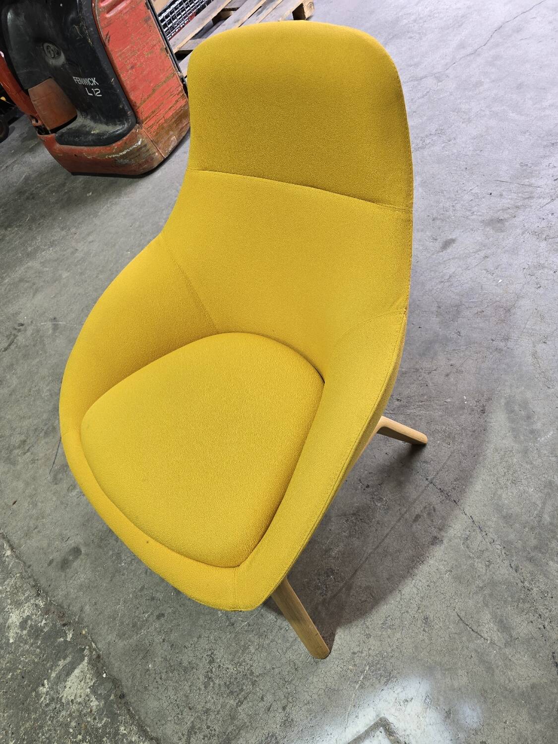 Chaise Lounge Herman Miller Naughtone Always avec Base en Bois
