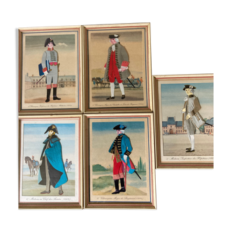 Lot de  5 cartes en reliefs des costumes de médecins militaires