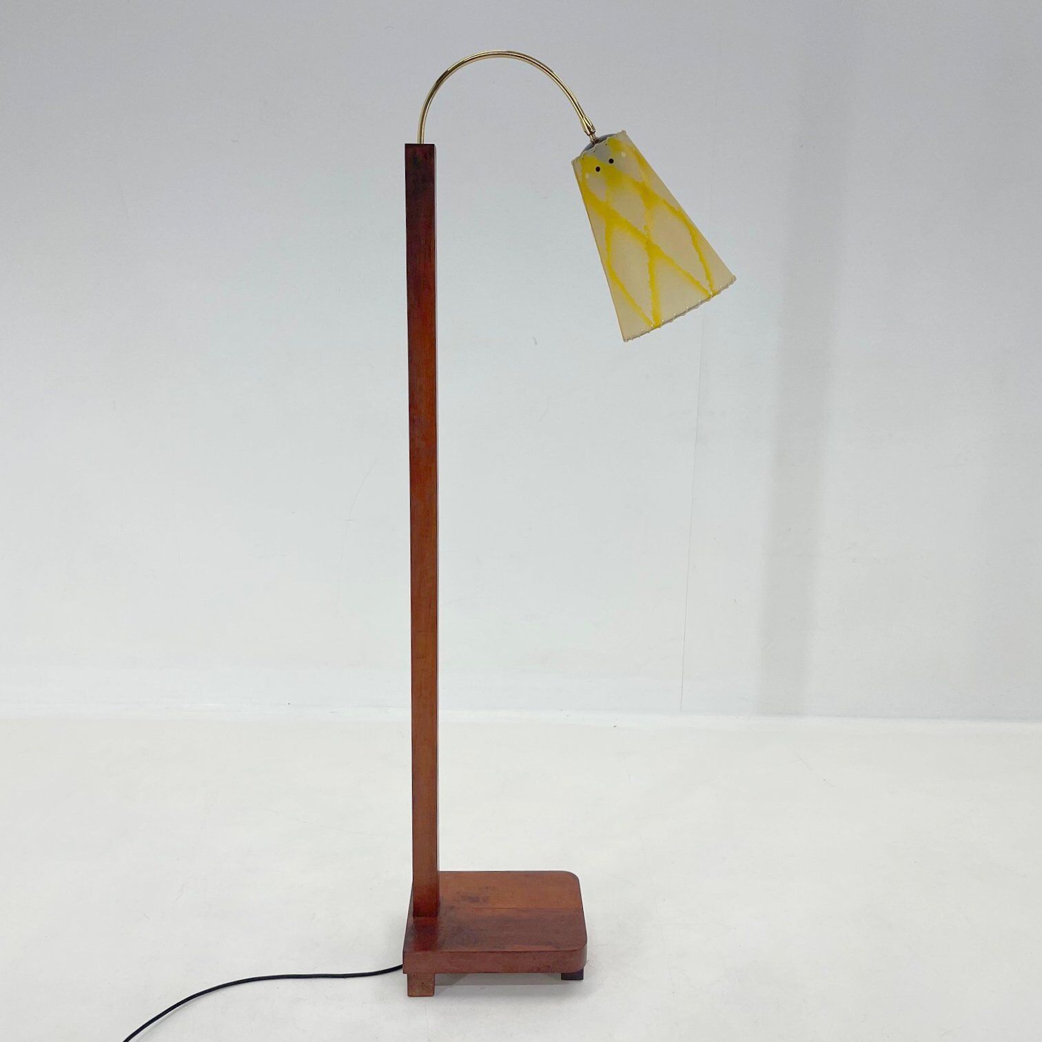 Lampadaire en bois et laiton des années 1950, Allemagne