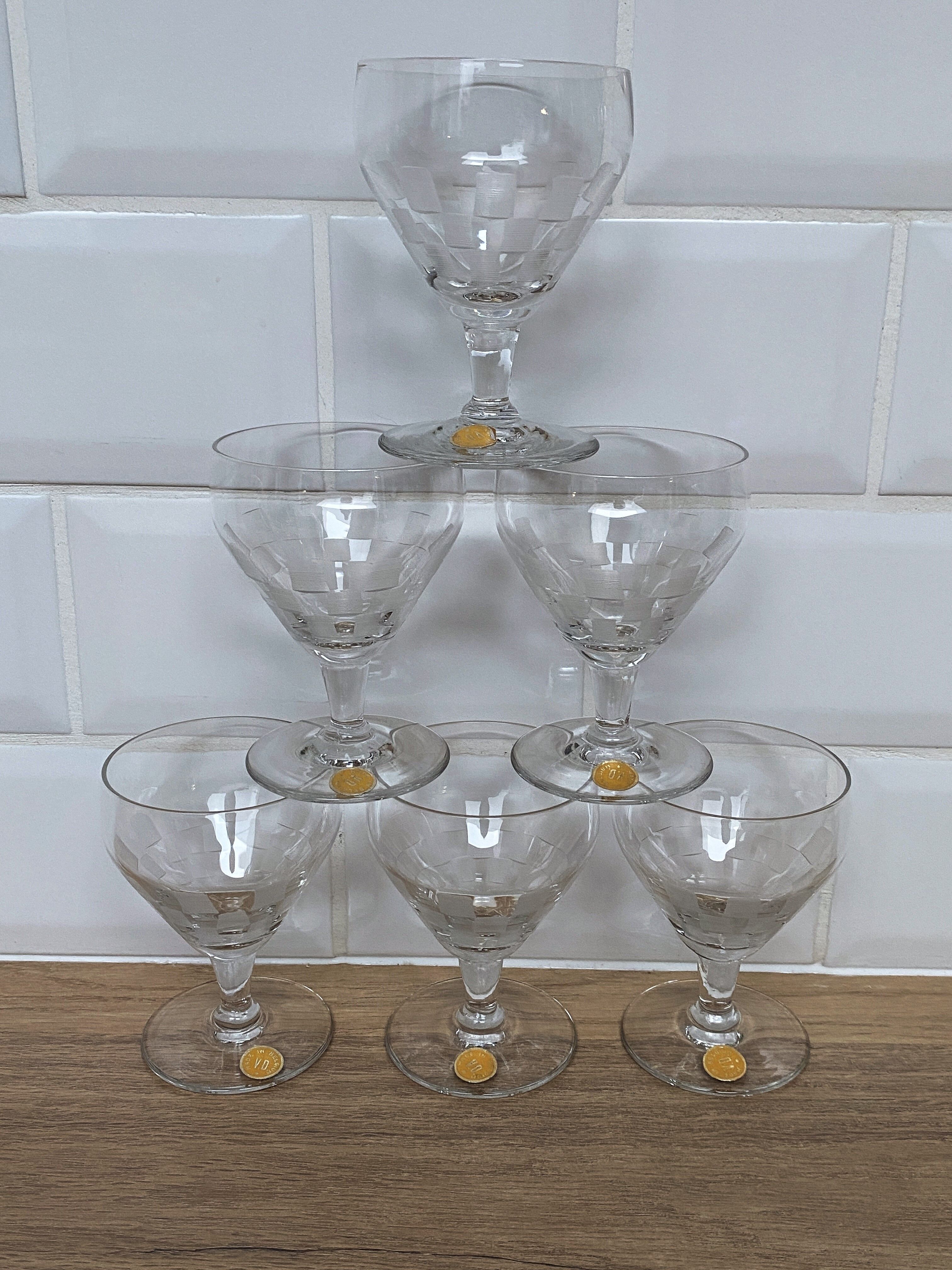 Set of 6 engraved wine glasses