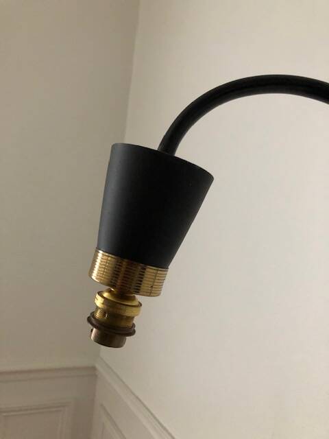 Tablet floor lamp and magazine holder with diabolo