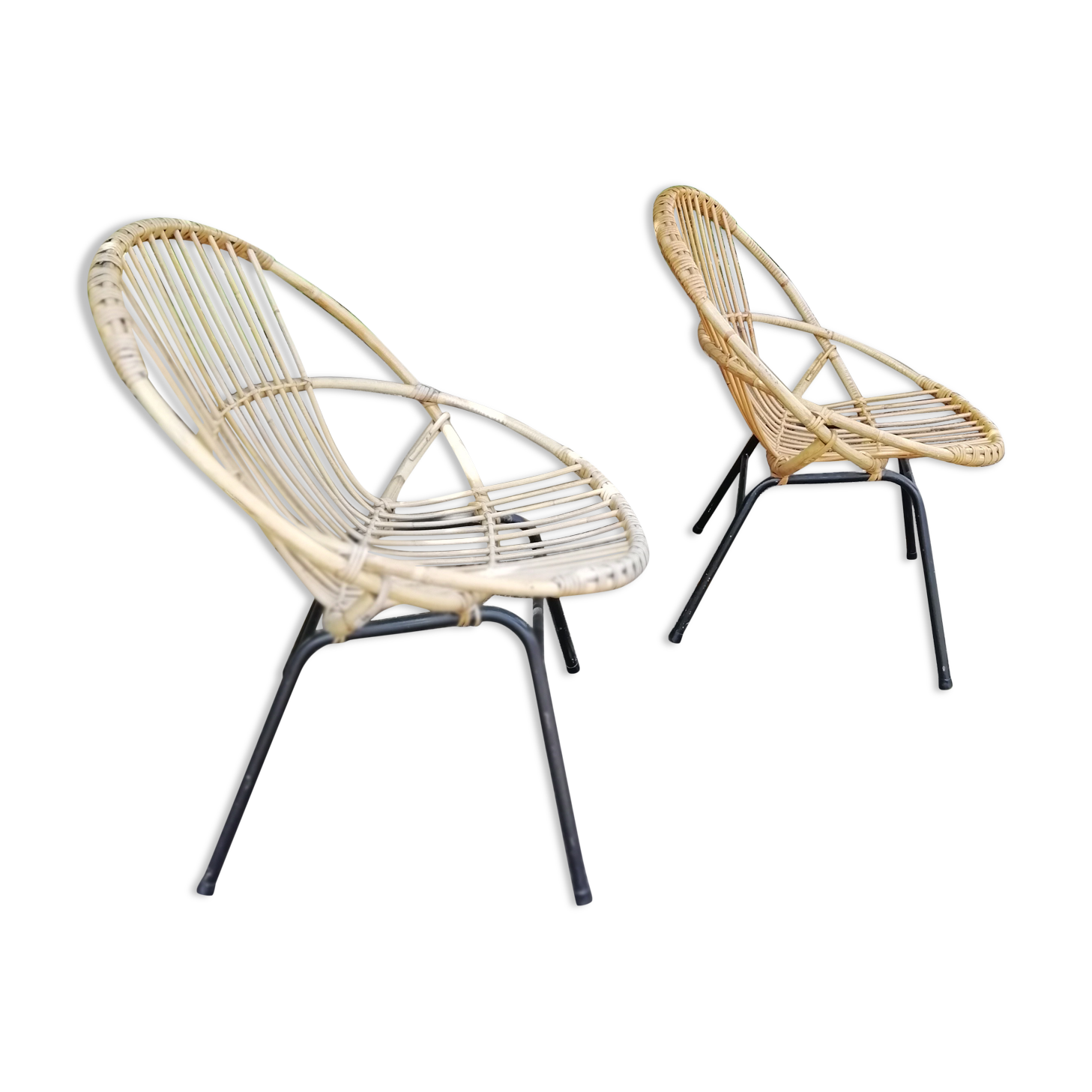 2 Rattan shell armchairs and metal legs