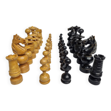 Jeu d’échecs vintage en bois sculpté à la main, années 1930, hauteur du roi 8 cm