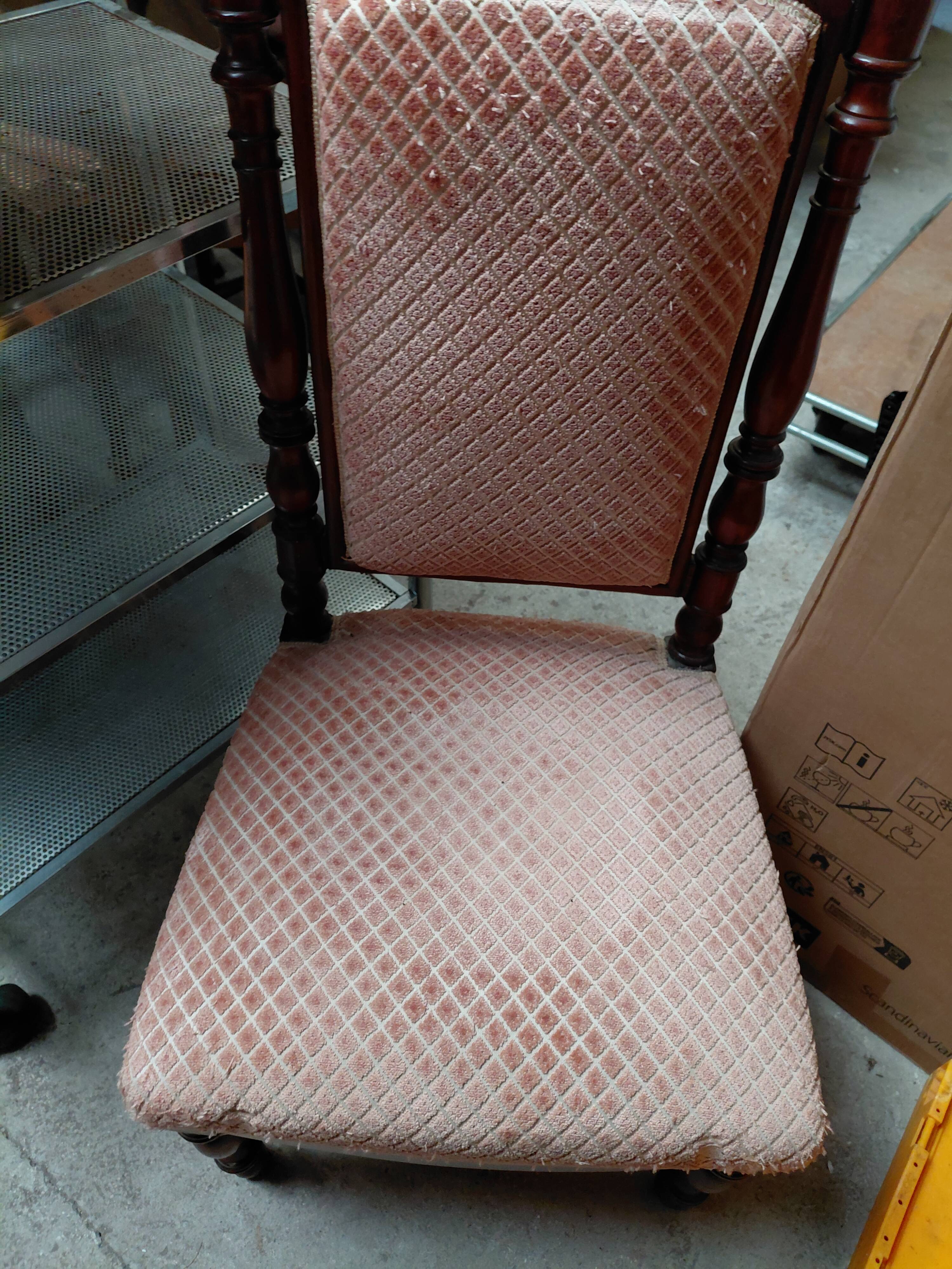 Nursing chair in velvet fabric