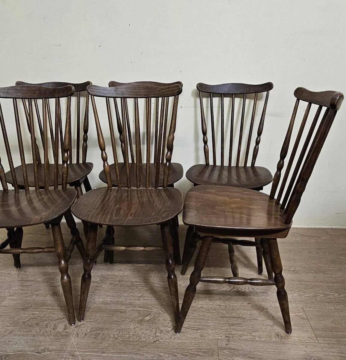 Set of 6 wooden chairs – bistro style - western / vintage