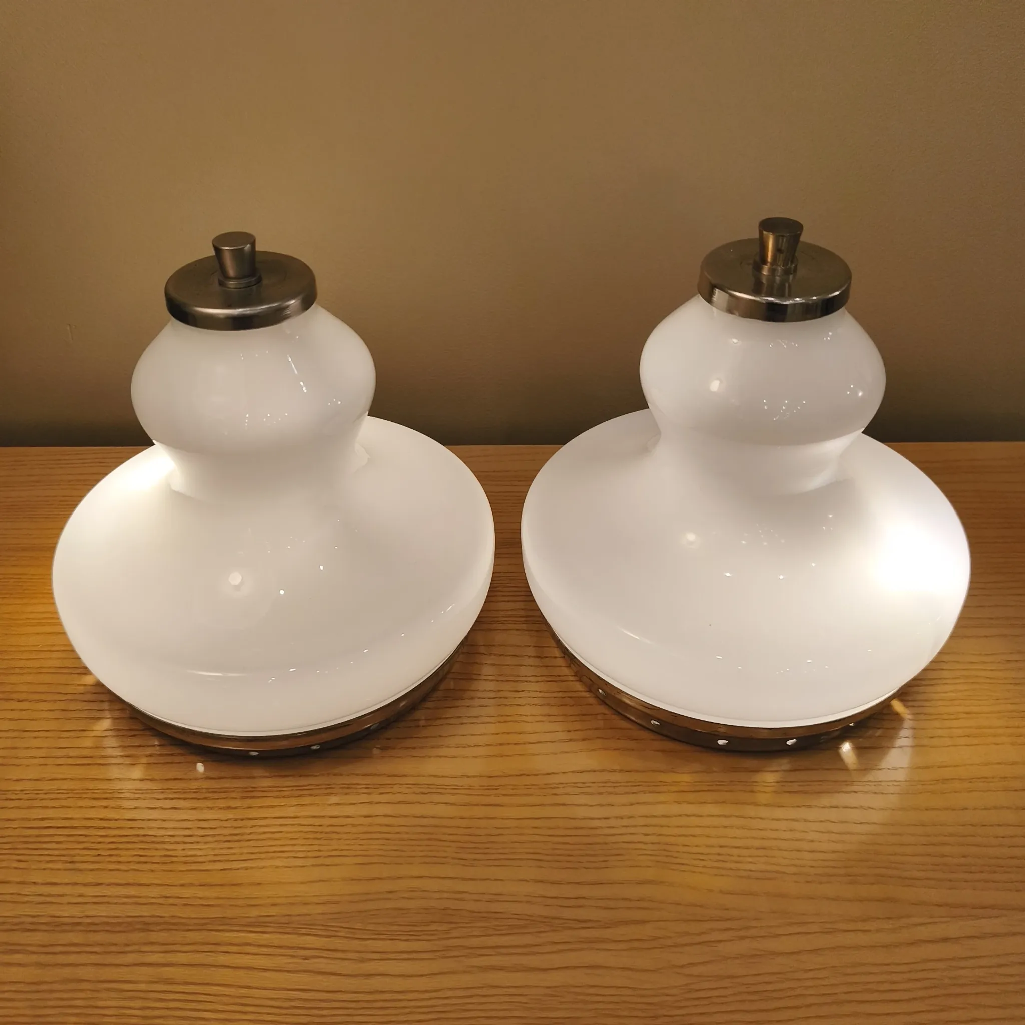 Paire de lampes verre opalin, Italie,1960