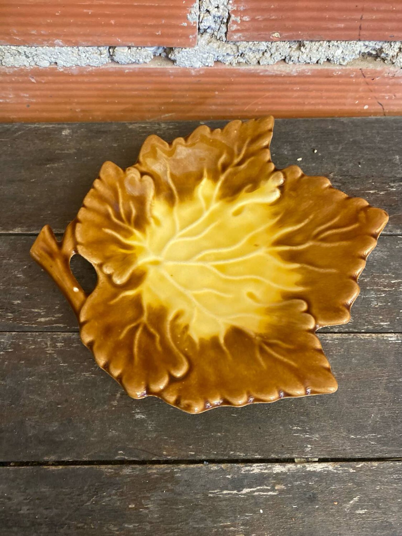 Old orfinox pocket video ceramic leaf shape vintage barbotine #