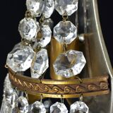 Applies glass tassels.