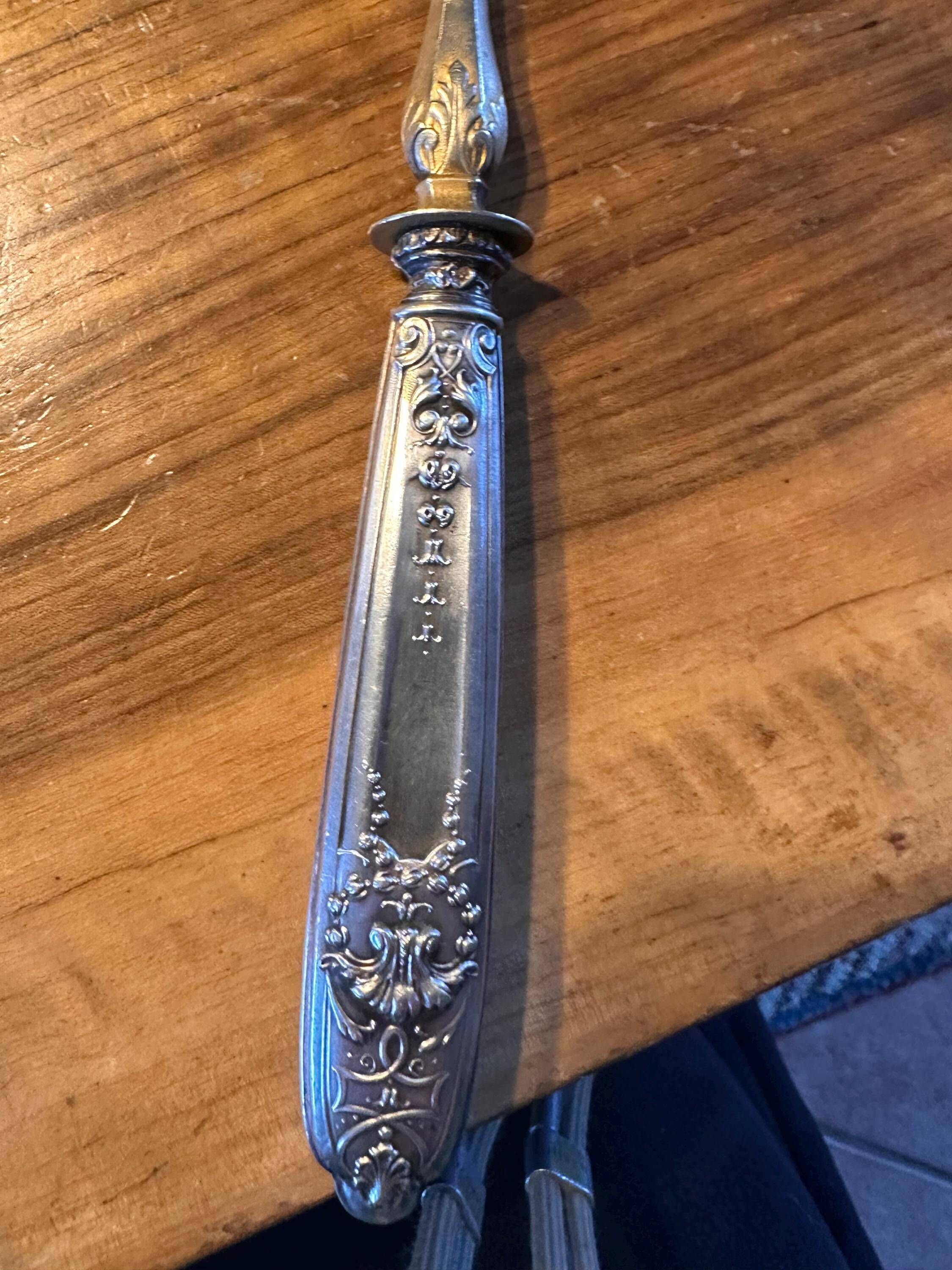 Silver cake server with gilded metal, pierced blade, 19th century.