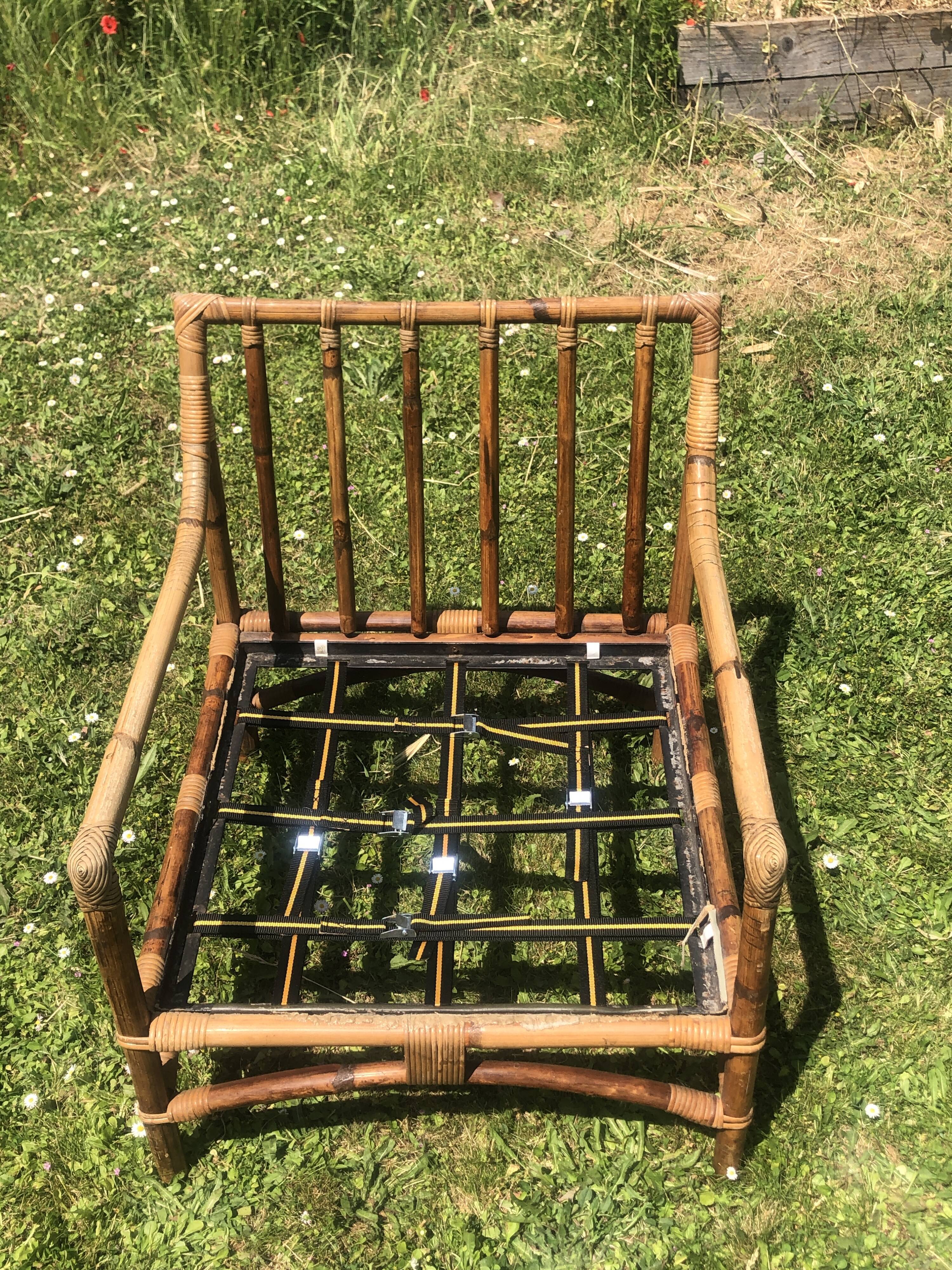 Rattan living room with 2 armchairs, coffee table cushions