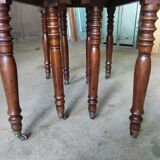 Extending table with 8 legs