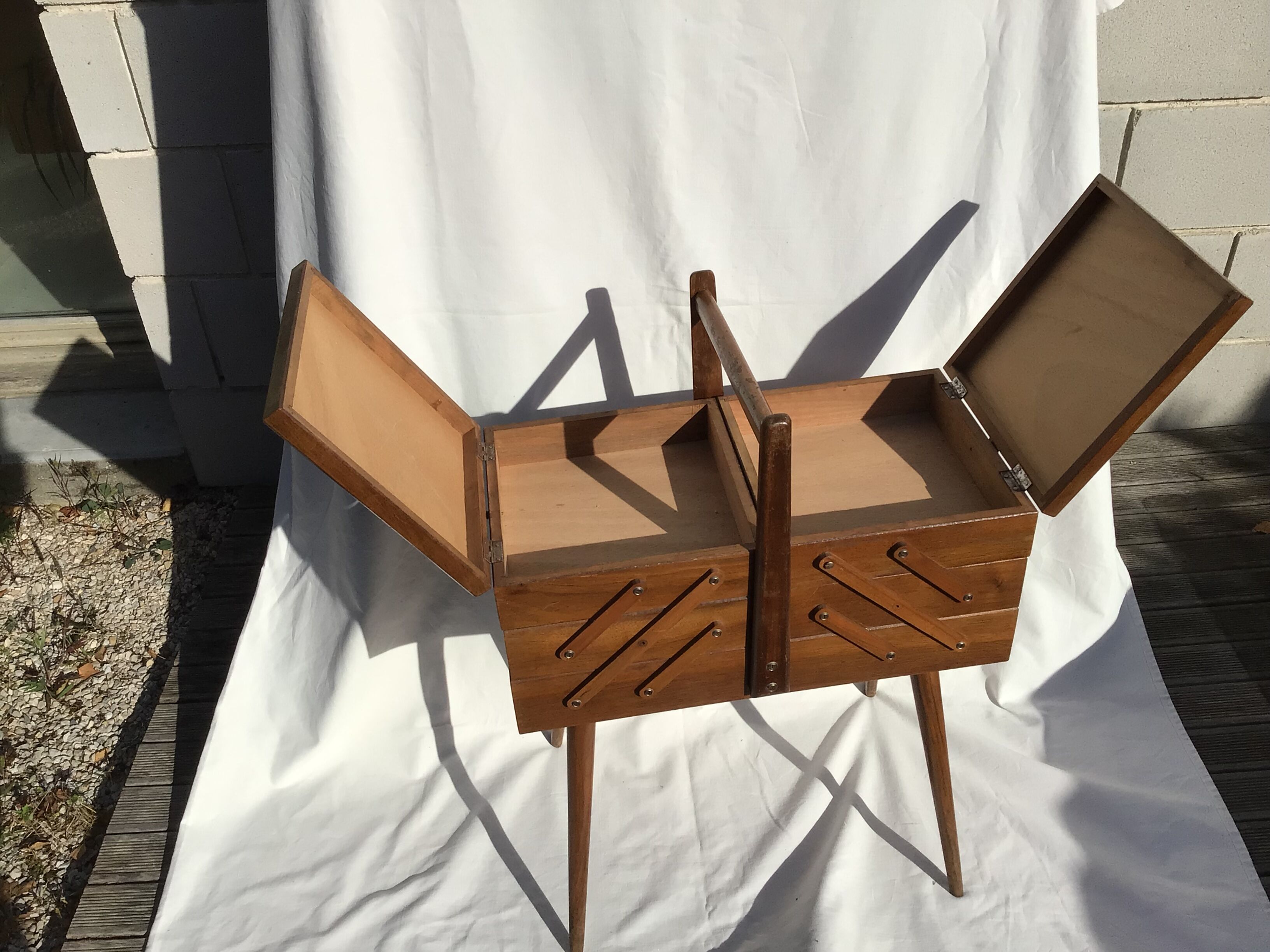 Deploying worker wood spindle feet