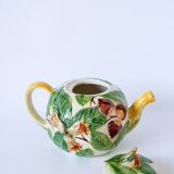 Tea service consisting of a teapot, a milk jug and a numbered hazelnut slip sugar bowl