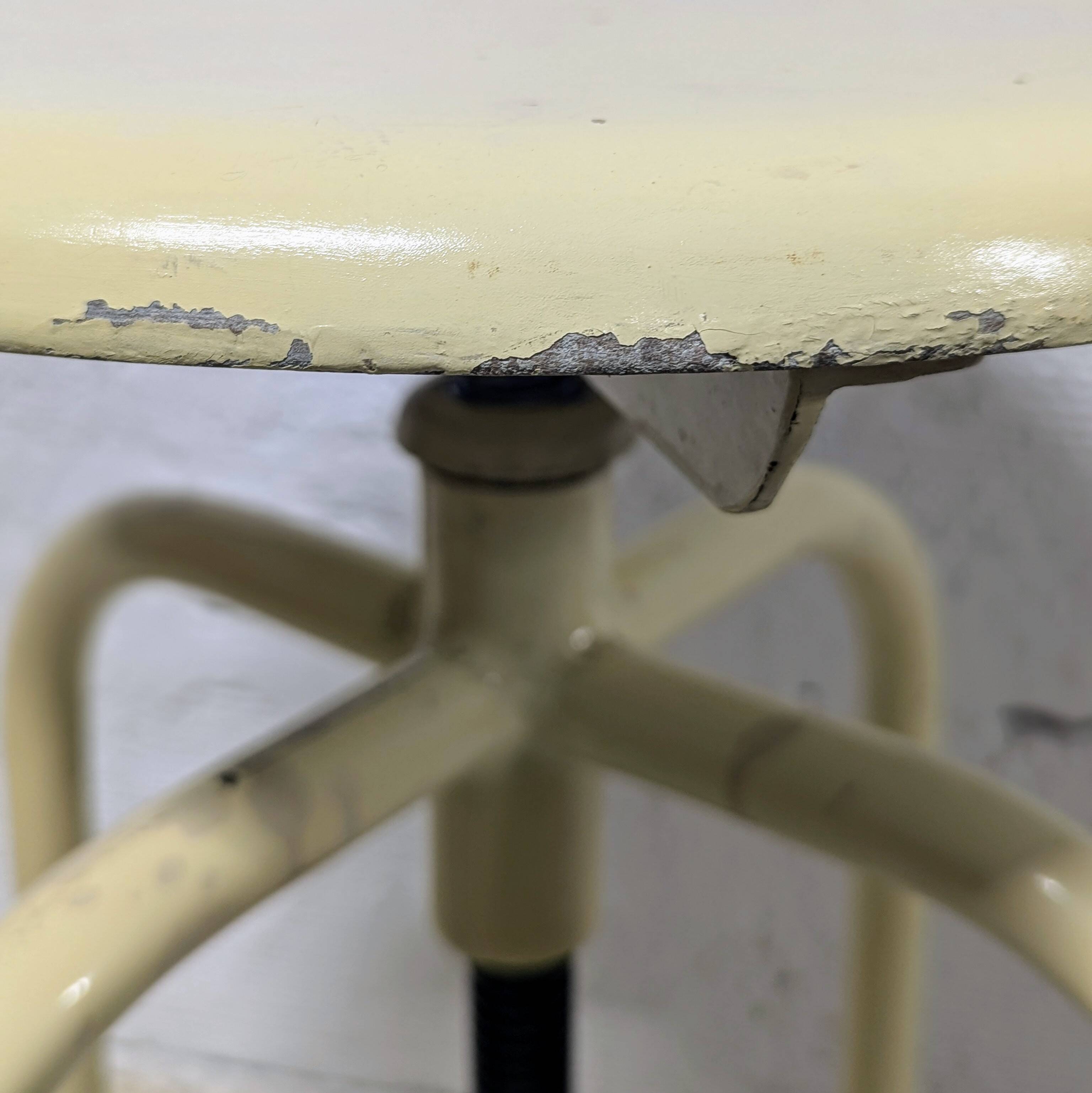 Laboratory stool