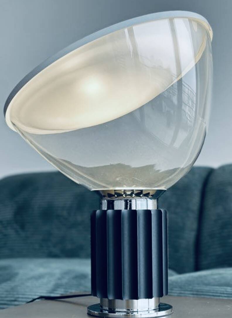 Superb lamp inspired by the iconic Taccia model by Flos.