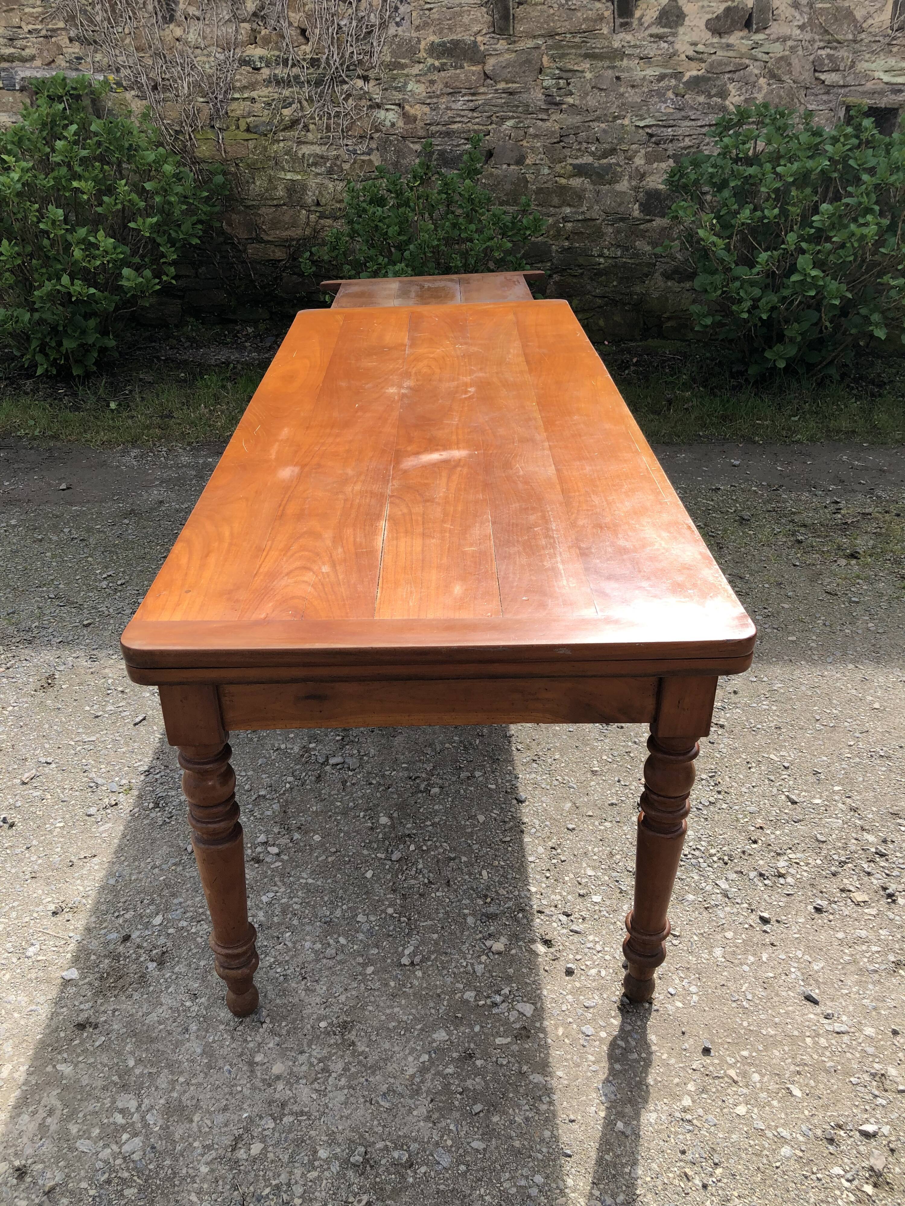 Antique Louis Philippe style farmhouse table in solid cherry wood with its 2 extensions.