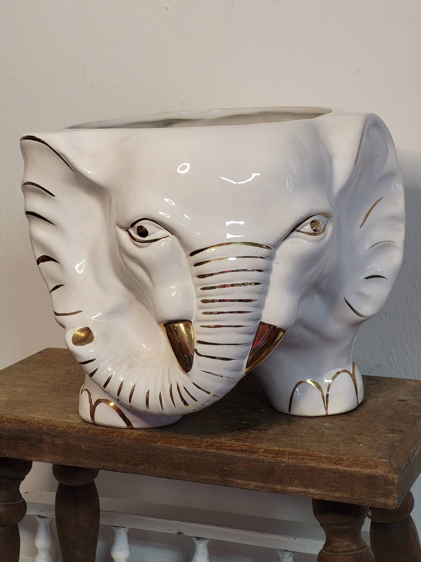 Elephant plant pot