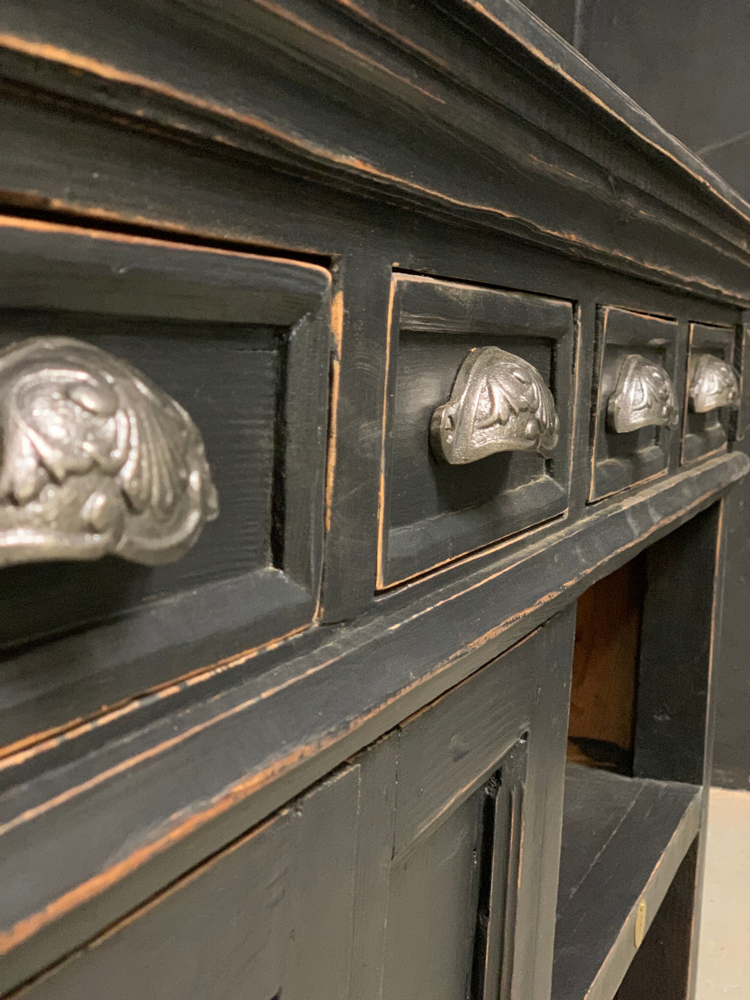 Black hardware 4 drawers