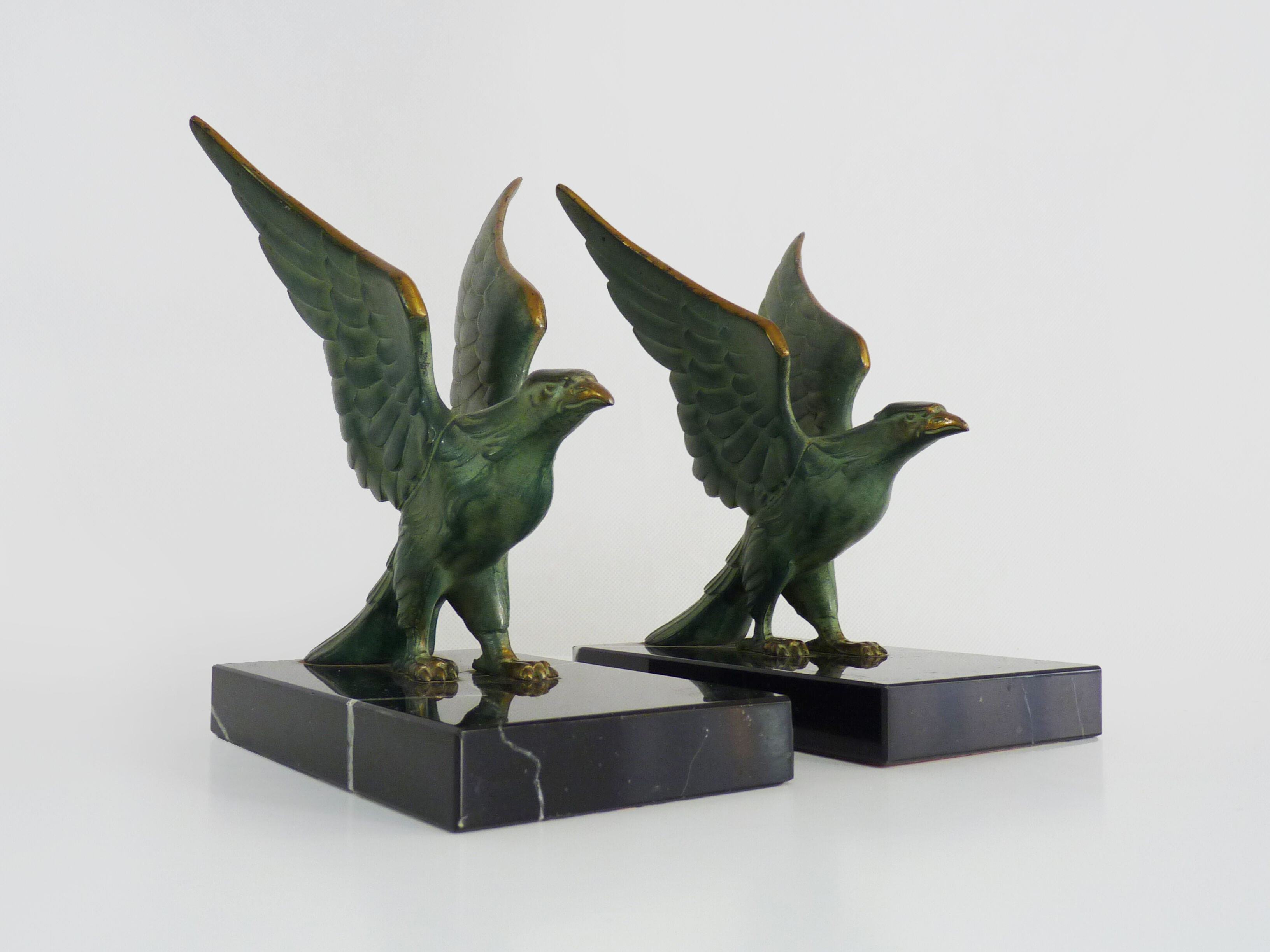 Pair of art deco eagle bookbands in marble and regulates, eagle bookbands. Year 30