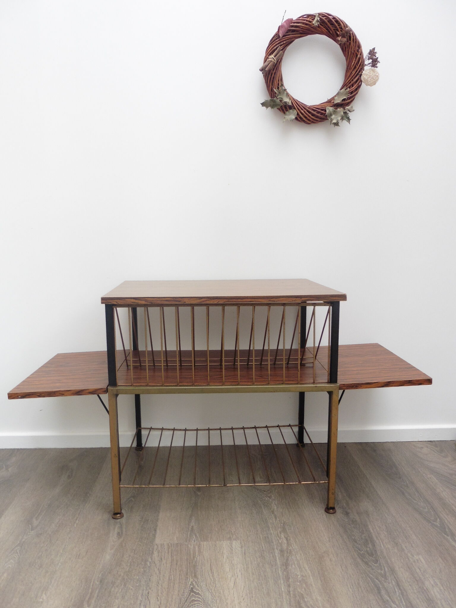 Expandable side table