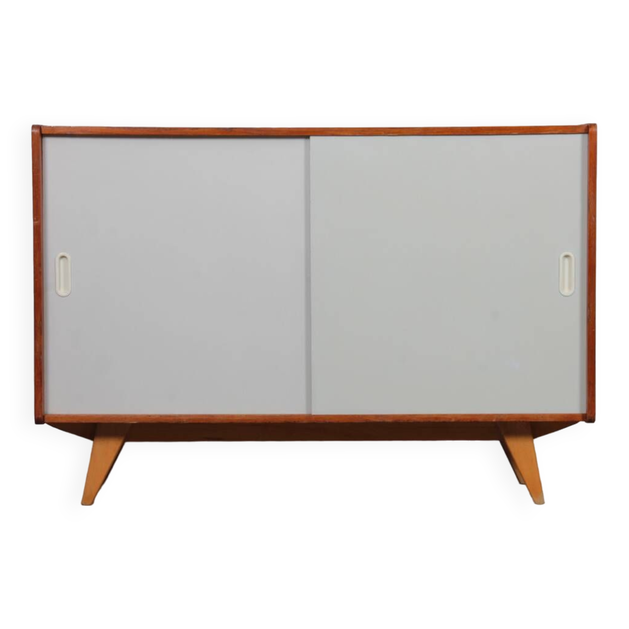 Commode en chêne, modèle U-452 par Jiri Jiroutek, 1960