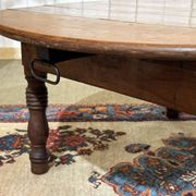 Oval coffee table in fir from the early 20th century.