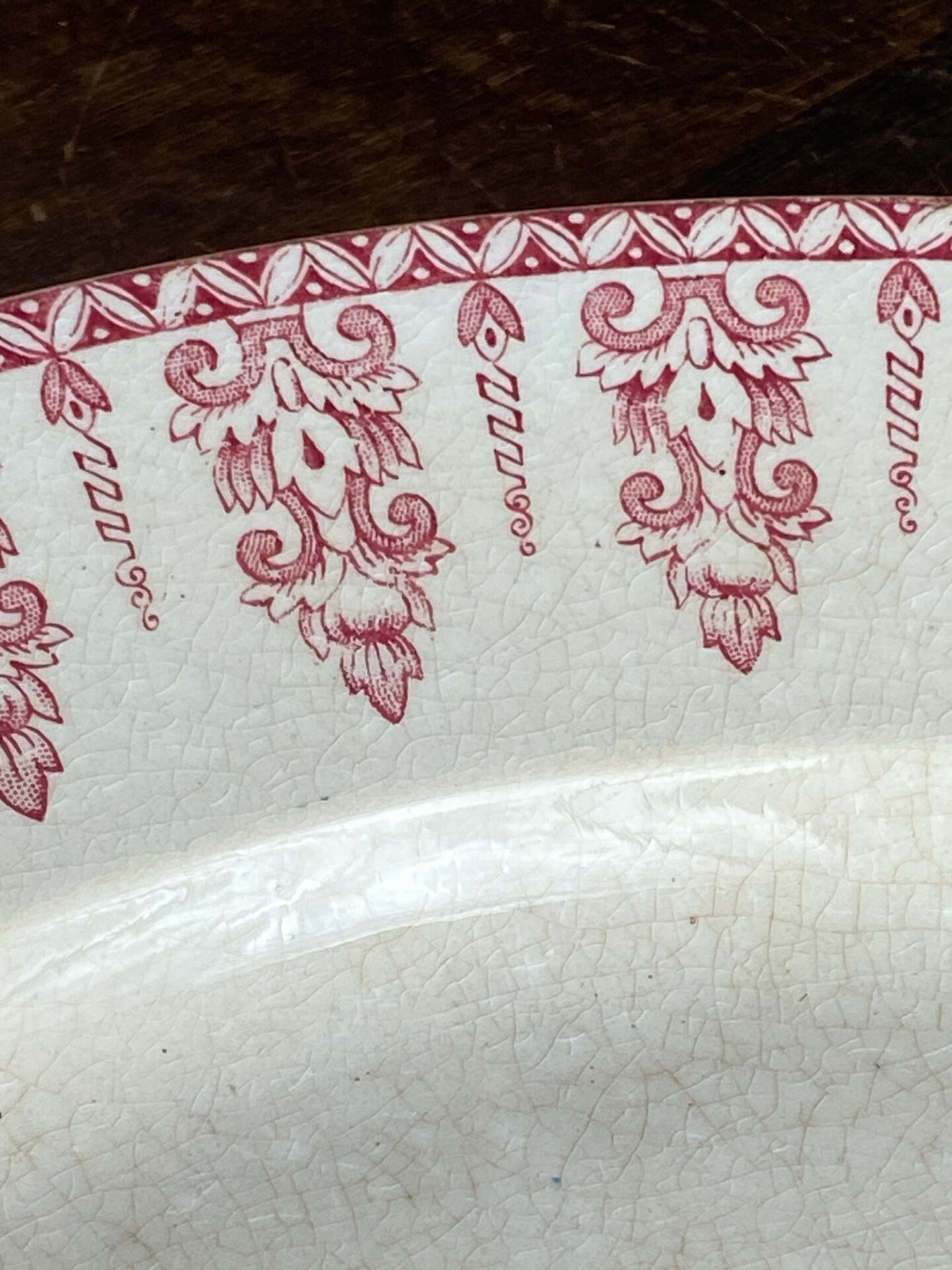 Plat, terre de fer, collection Annam de Gien 