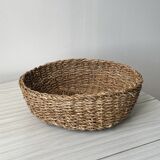 Woven basket basket.