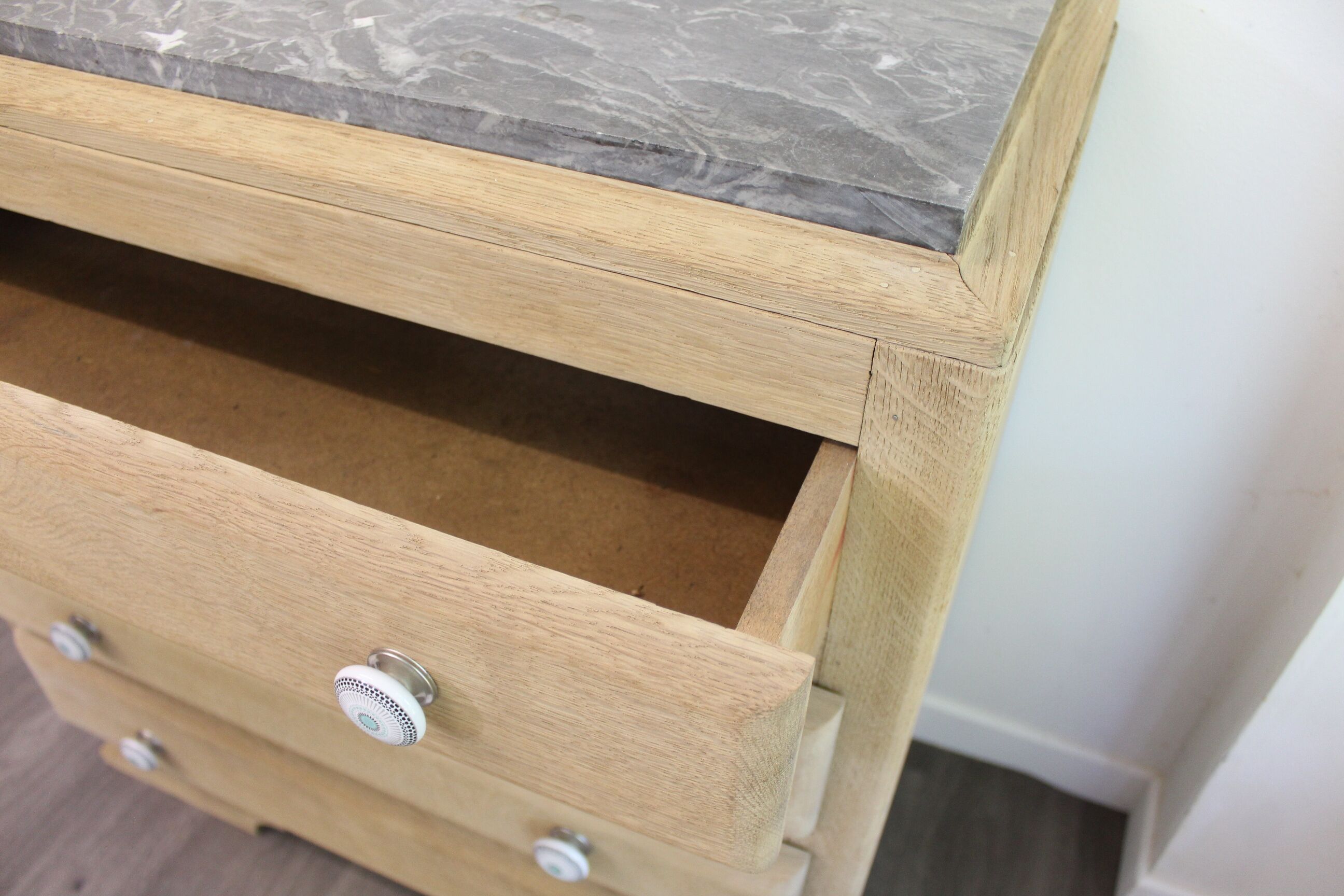 Commode vintage en bois brut