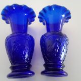 Pair of small (12cm) corolla vases - cobalt blue glass with heron - Portieux