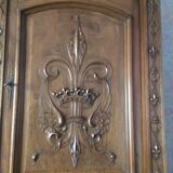 Armoire sculptée