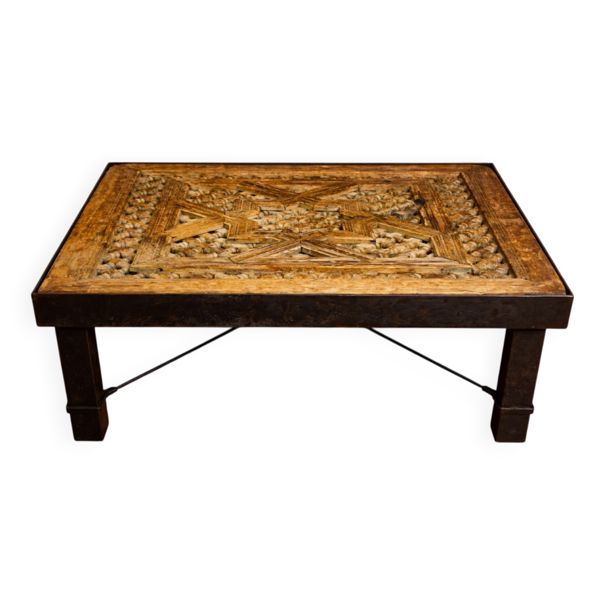 Coffee table / living room table with a sculpted top – Handcrafted – 20th century