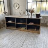 Double-sided counter with XL oak compartments