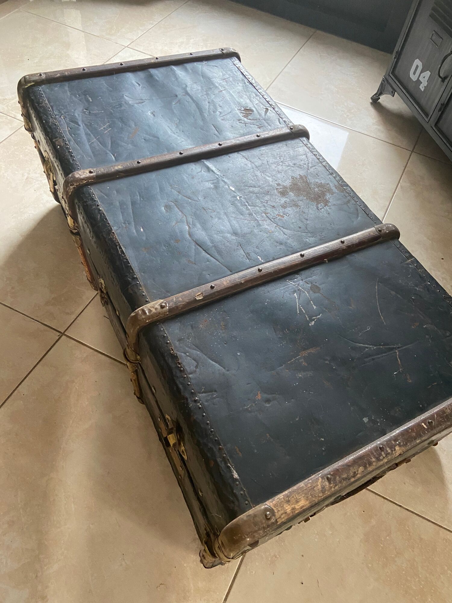 Old trunk in zinc/wood and brass