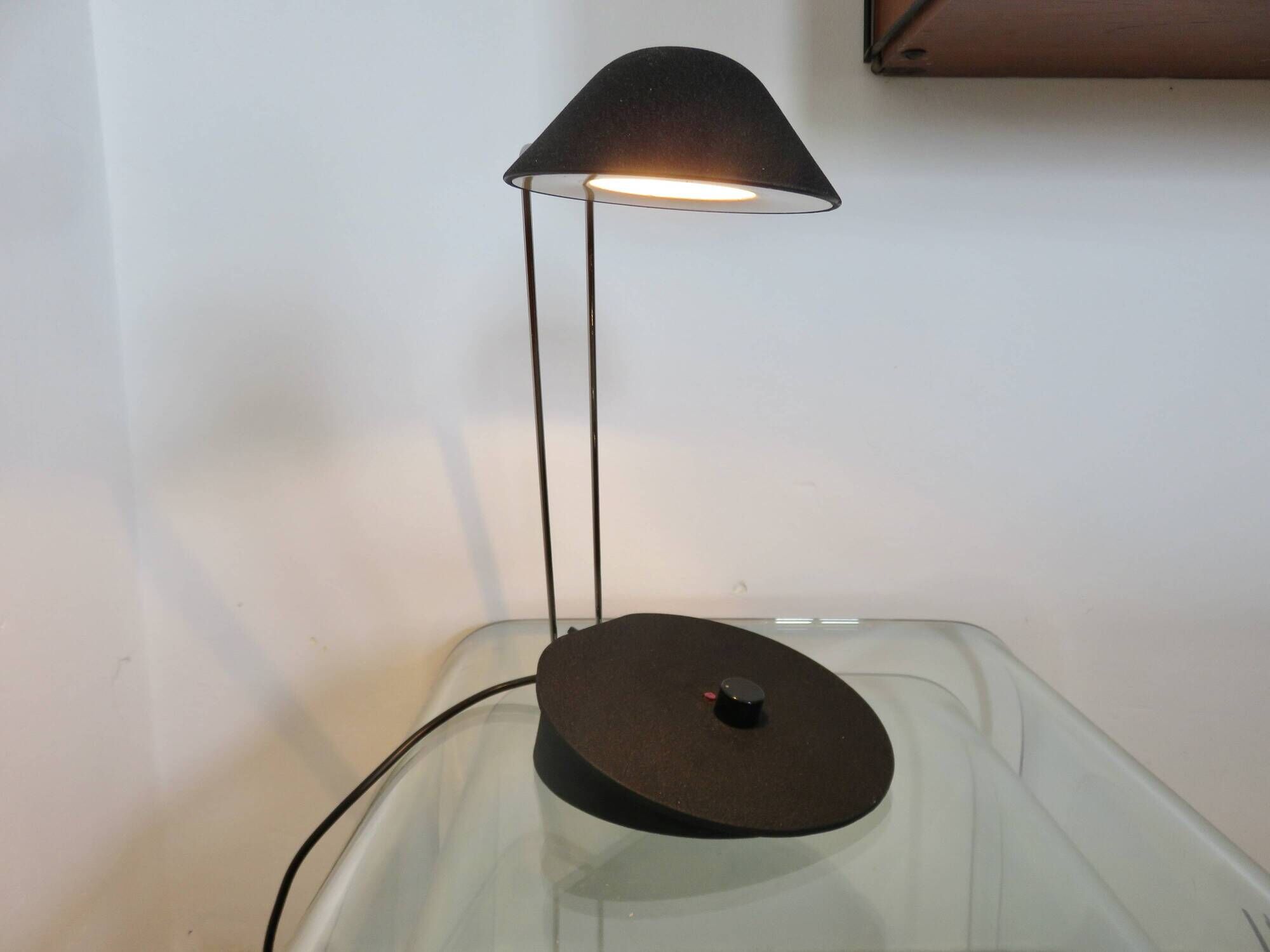 1980s lamp, Memphis style, chrome metal and granulated black paint.