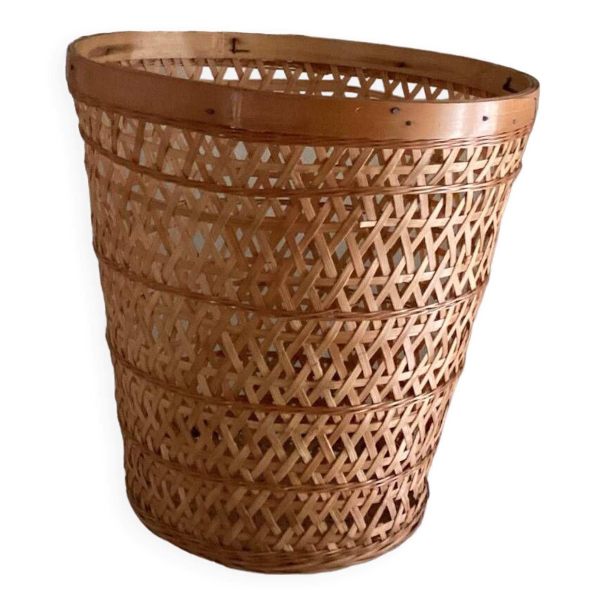 Flat rattan basket