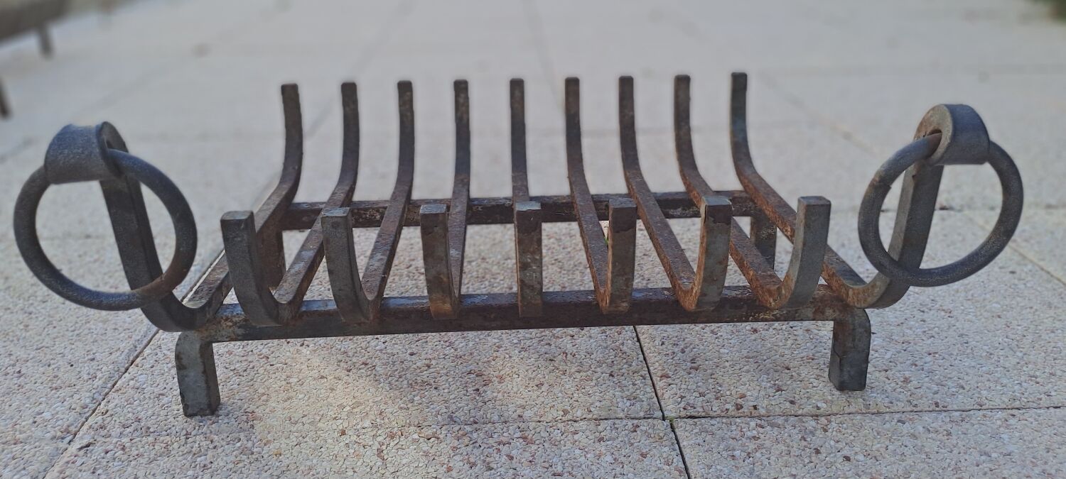 Cast iron log holder