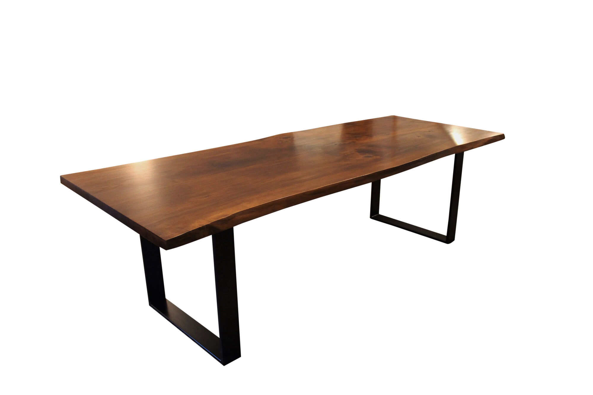 Table de planche de cadre en noyer et en métal noir, faite de deux planches aux bords naturels