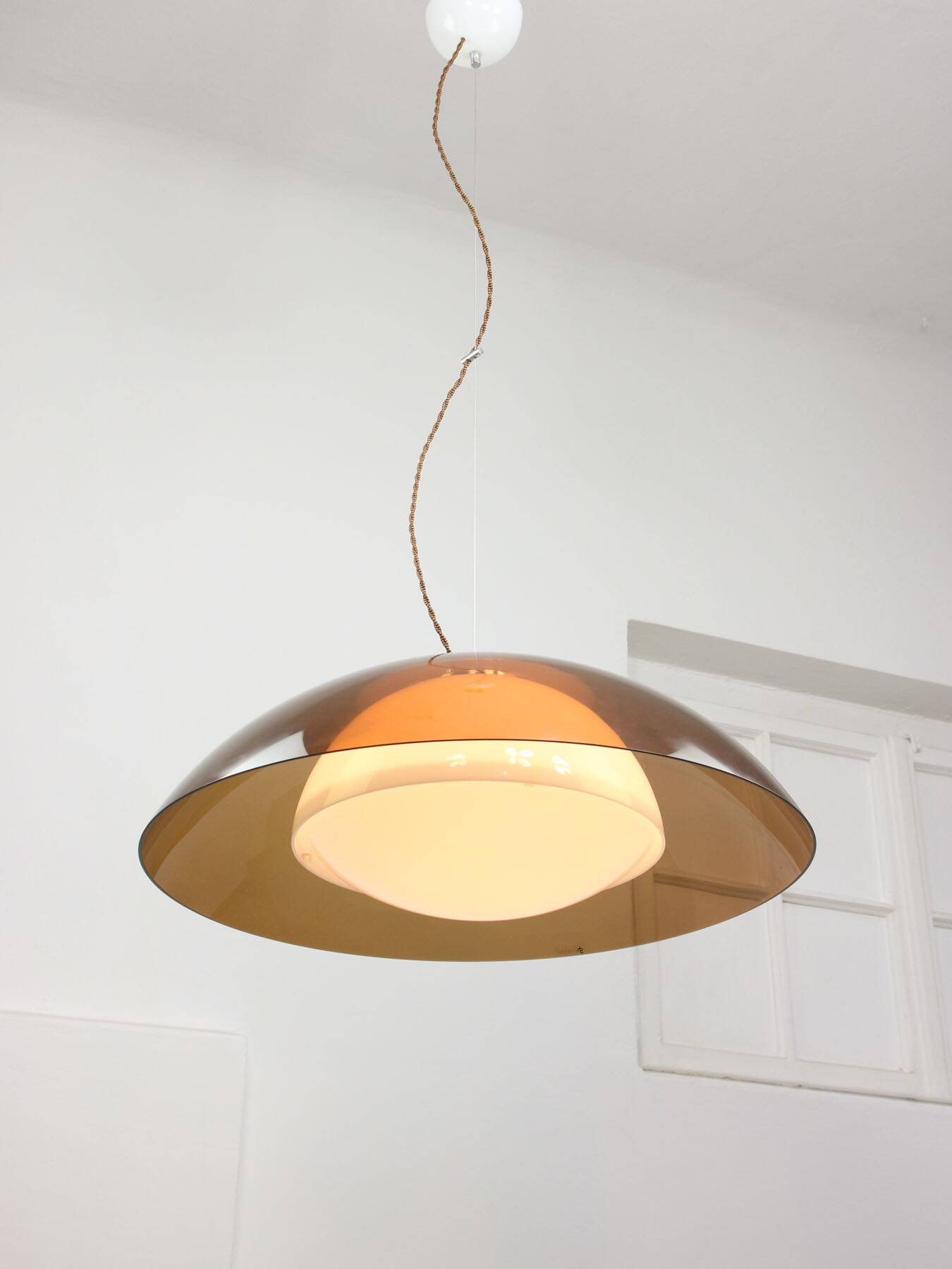 Lampe Space Age en forme d'ovni marron rare de Guzzini, années 1970