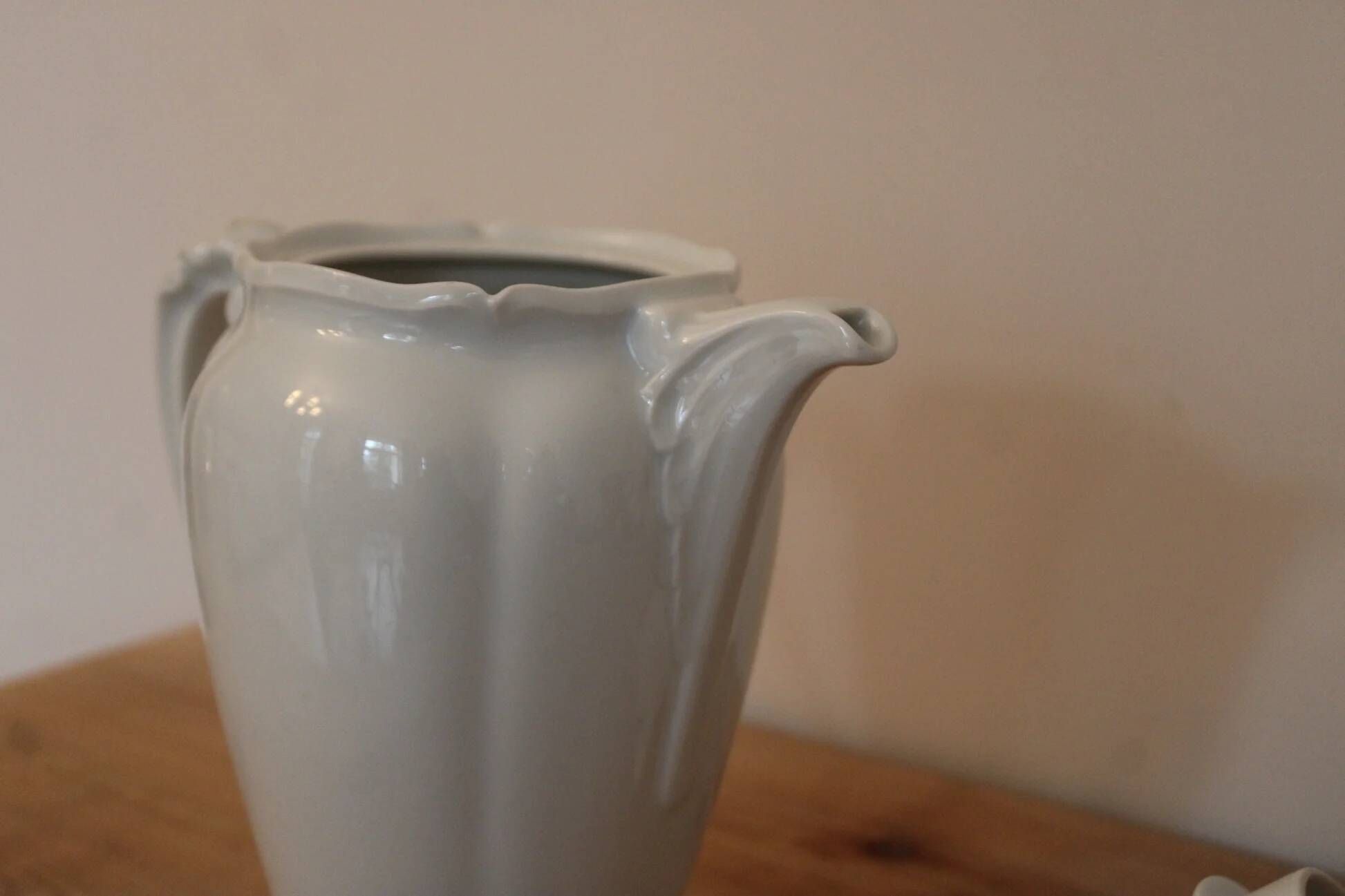 White porcelain coffee pot from Limoges – Former Royal Manufacture