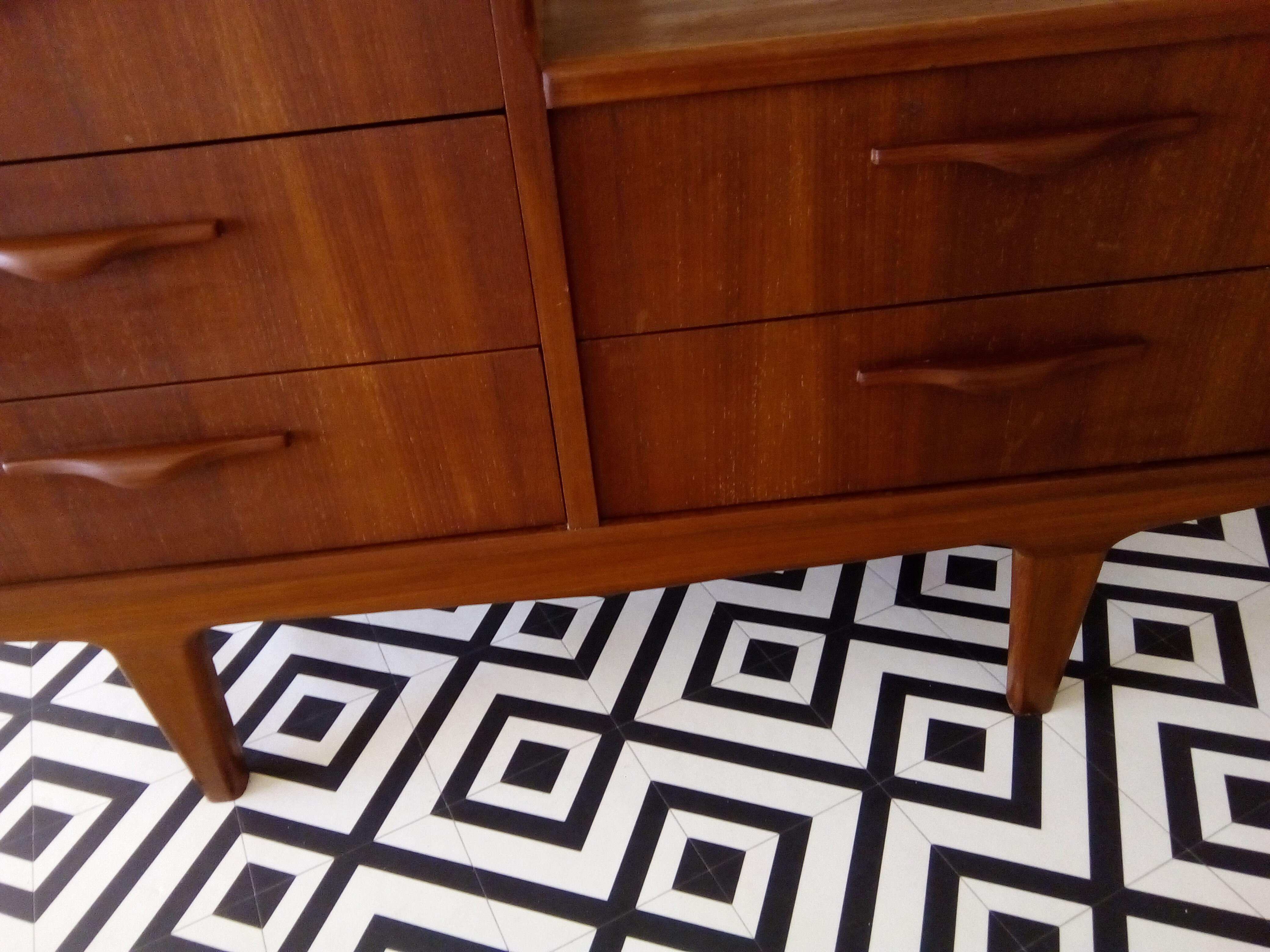 Scandinavian chest drawers