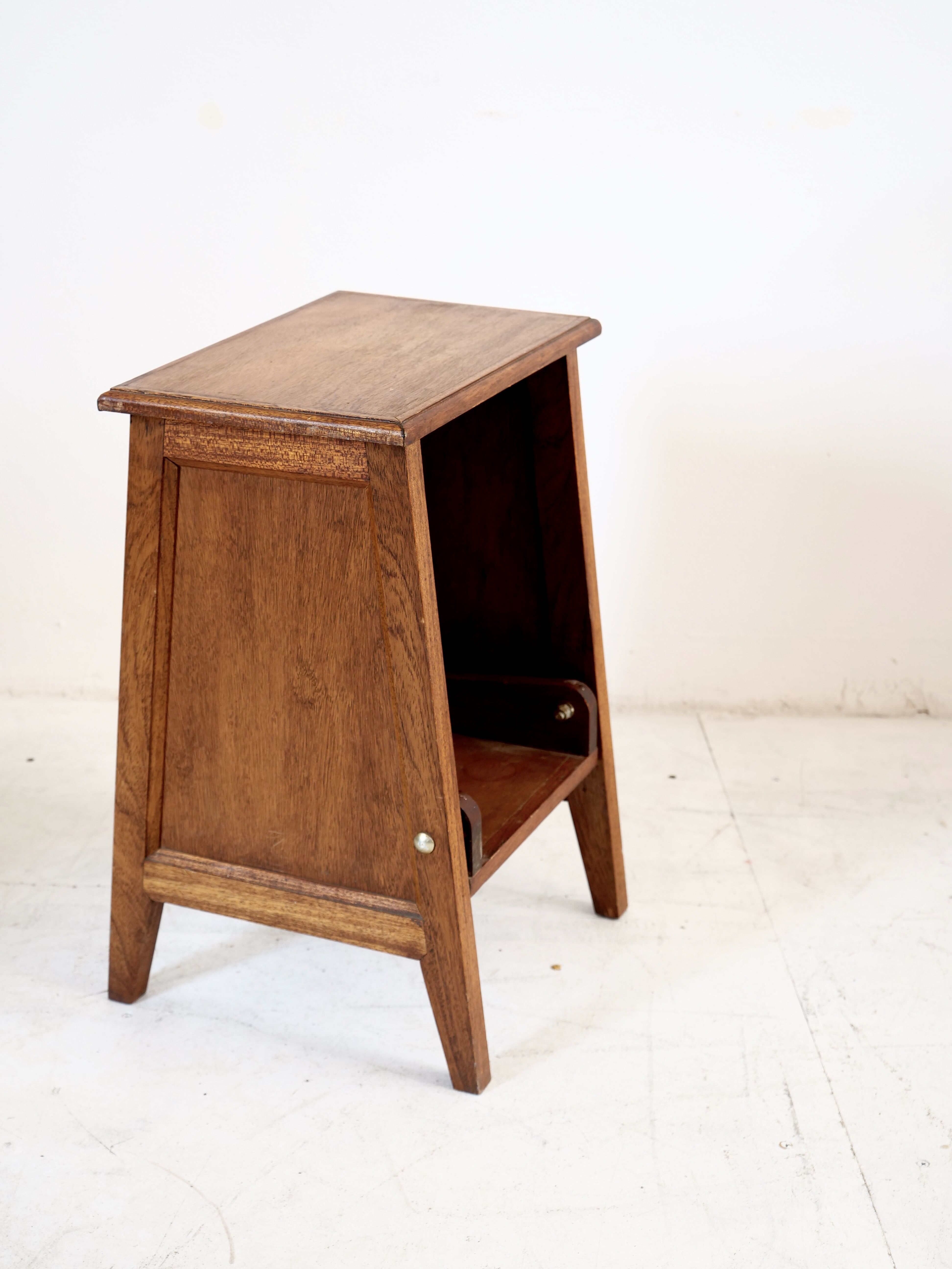Retractable step stool in solid wood art deco