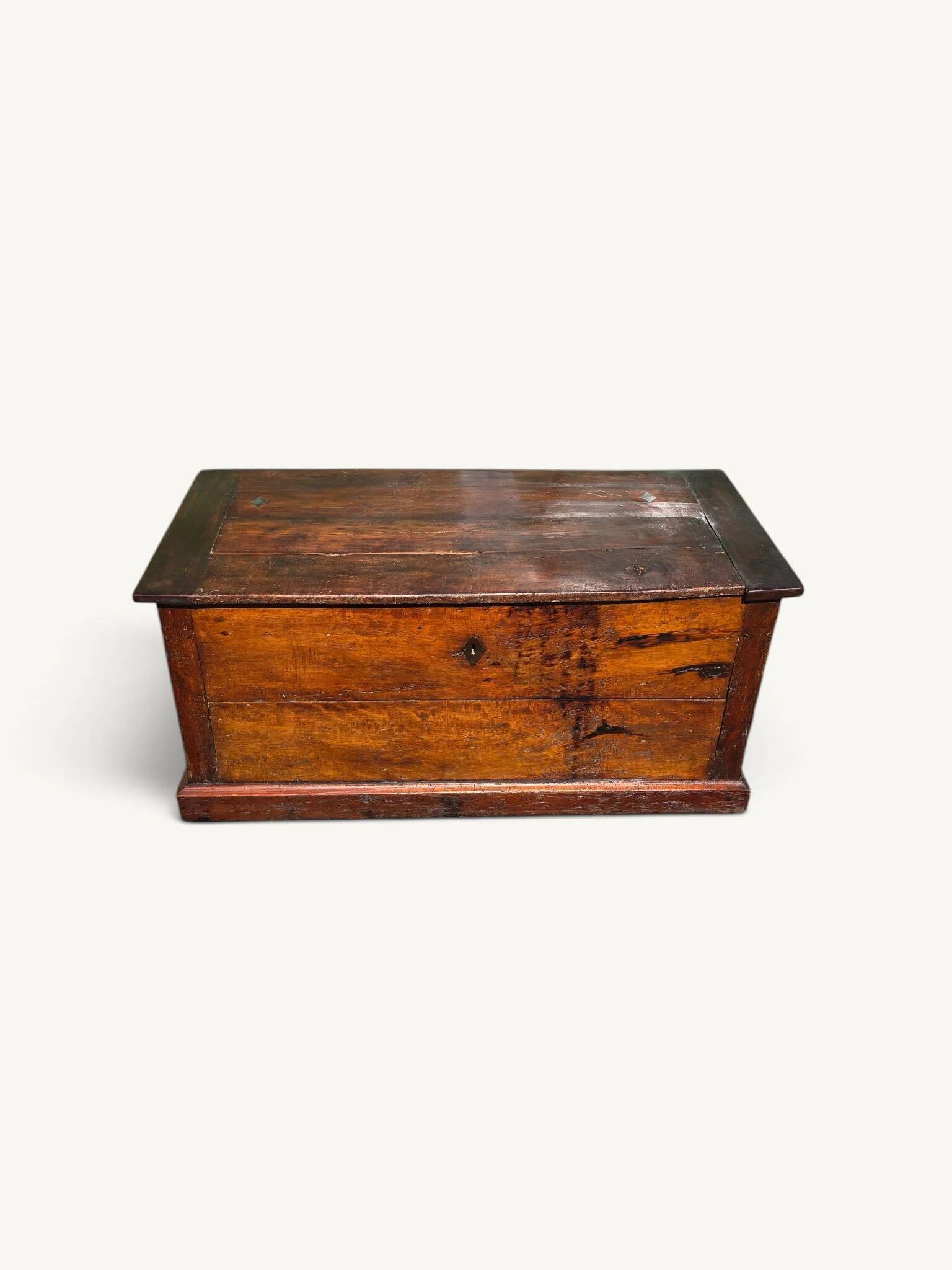 Grand coffre ancien rustique bois massif XIXe siècle