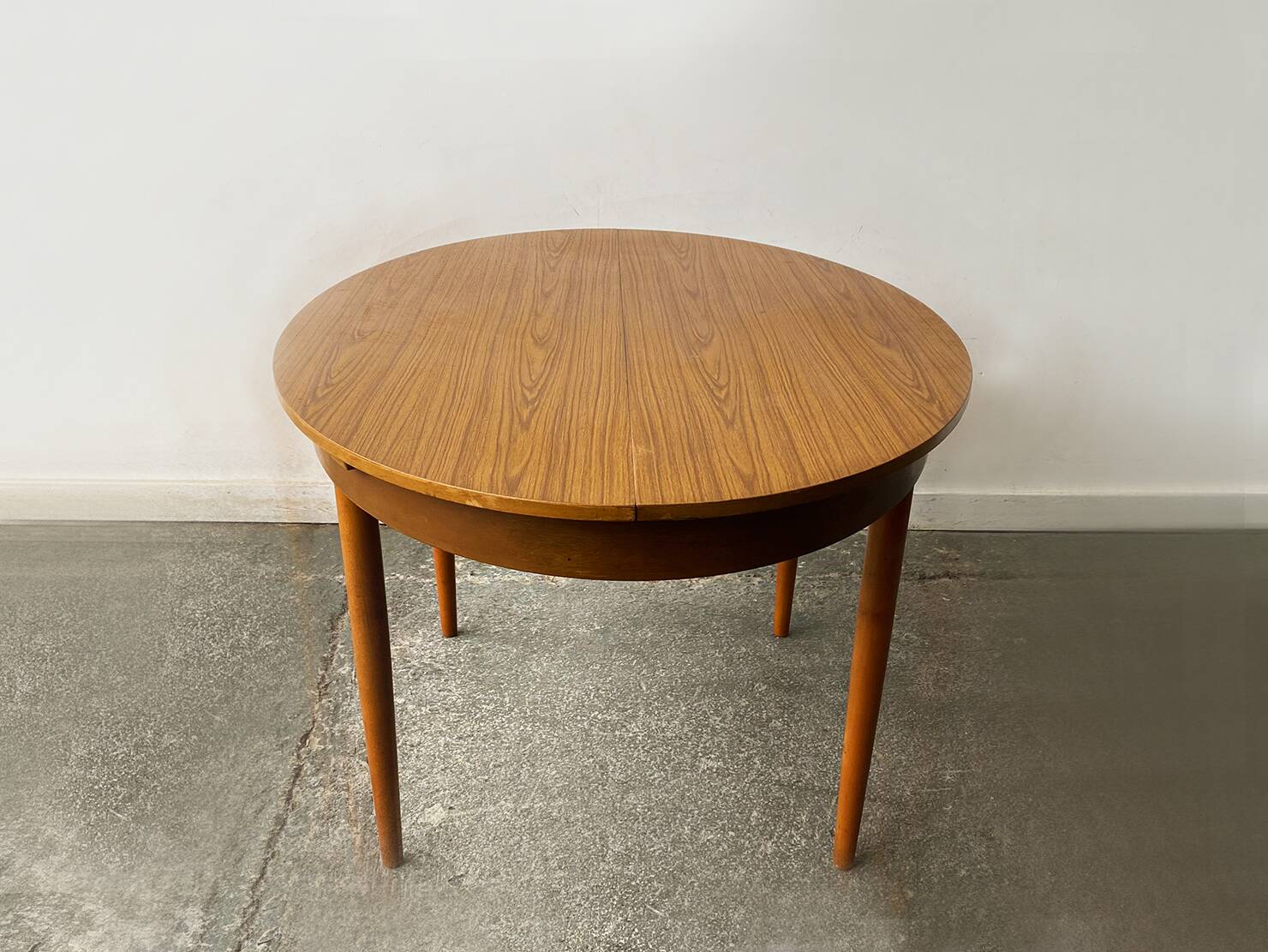 1960’s Mid-Century Modern extending dining table by Schrieber Furnituredi