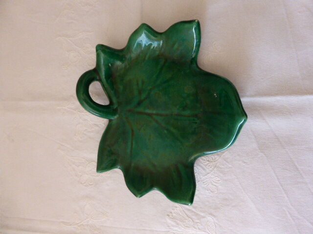 Set of 3 dishes in the shape of a ceramic leaf 1960