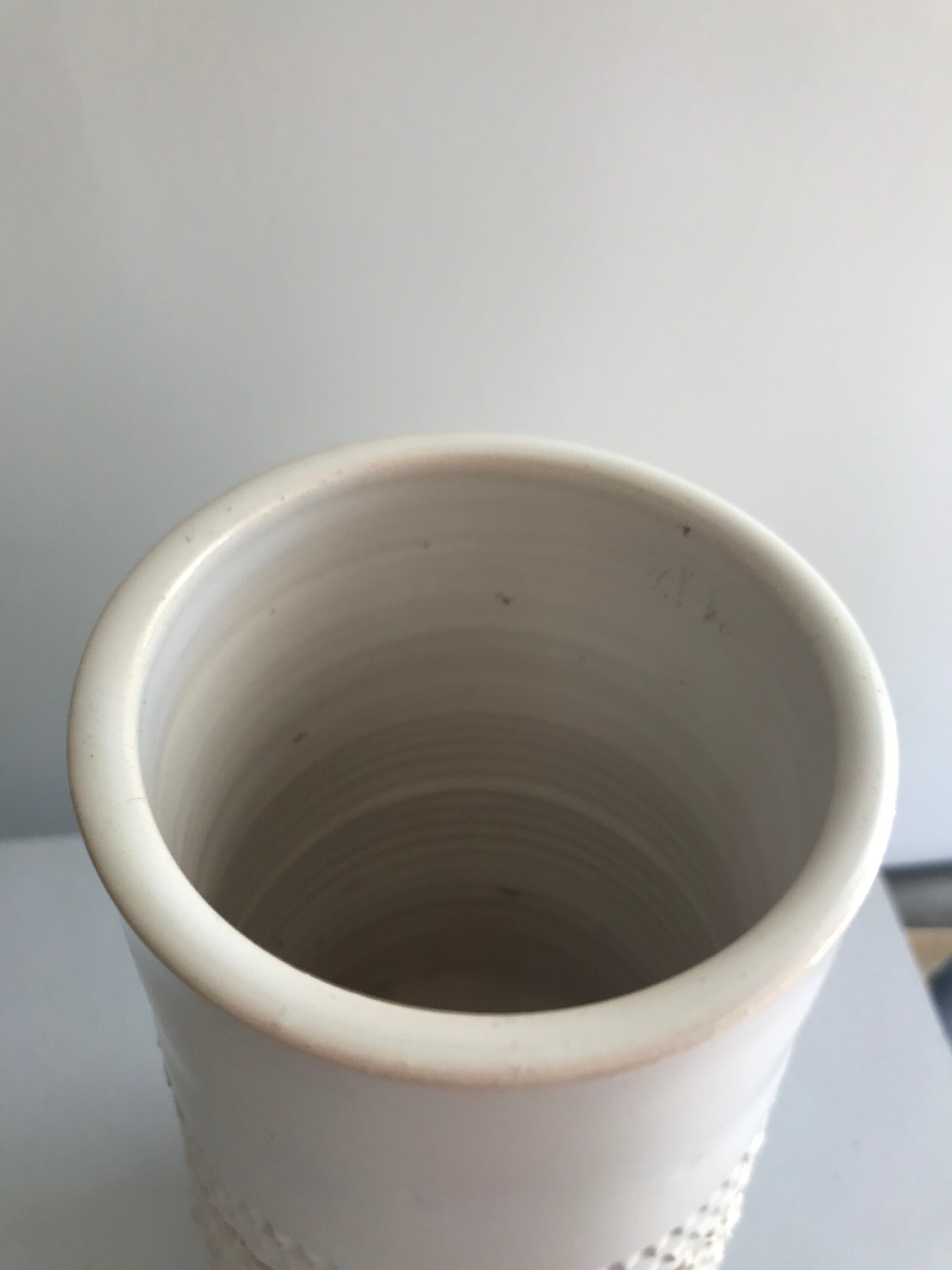 Vase to decorate ball, white