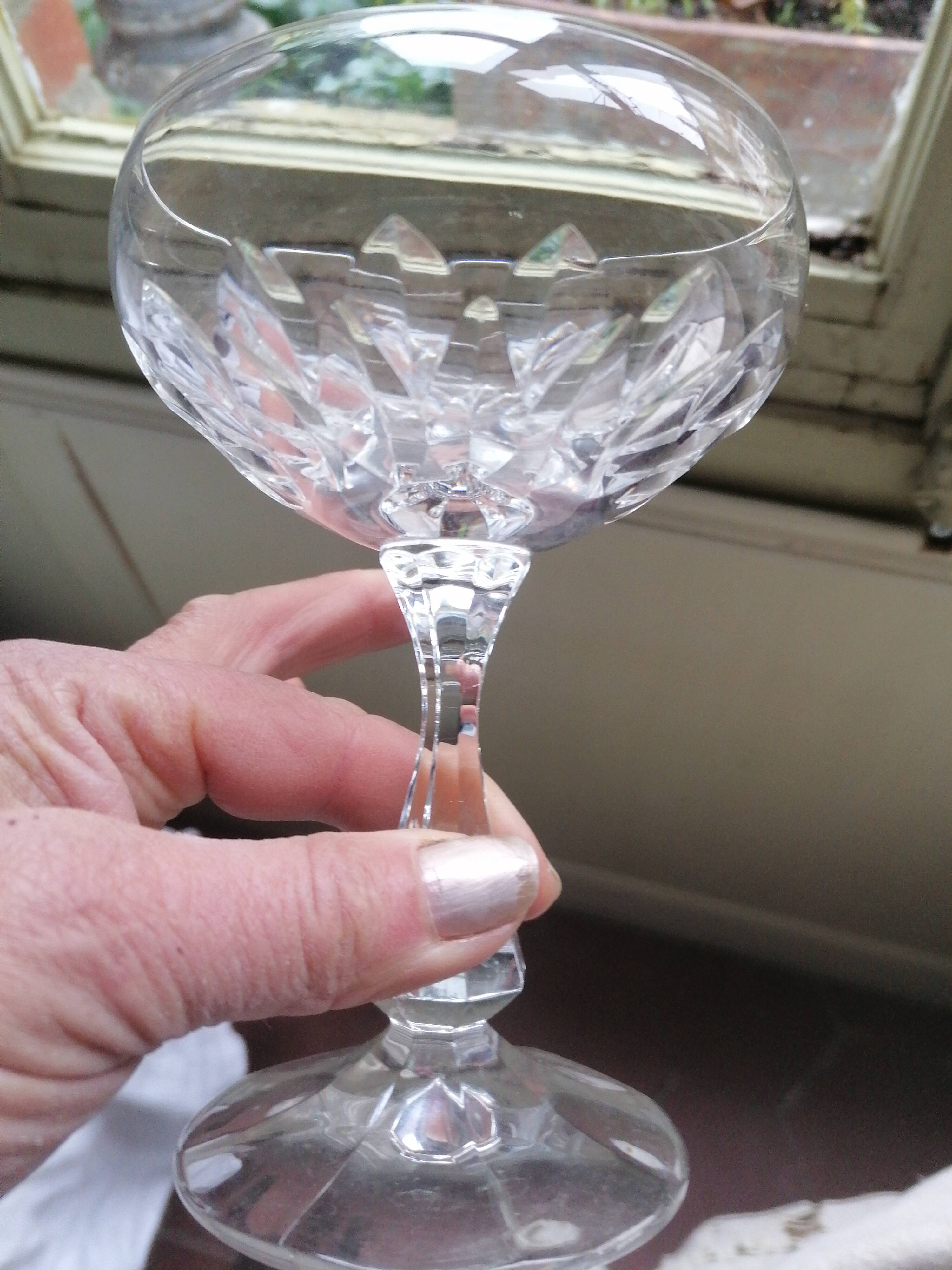 5 coupes à champagne cristal taillé